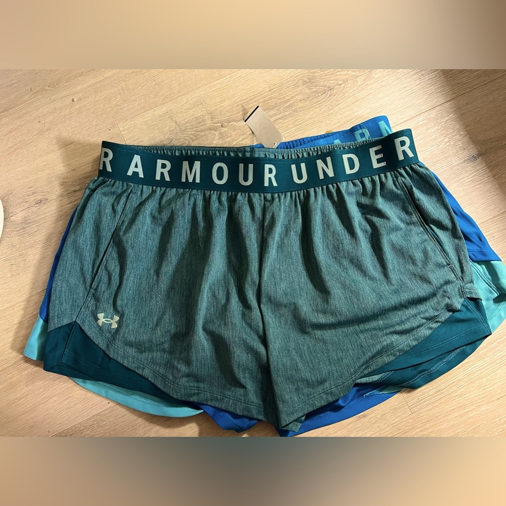 1x NWT UA shorts. Has pockets!!